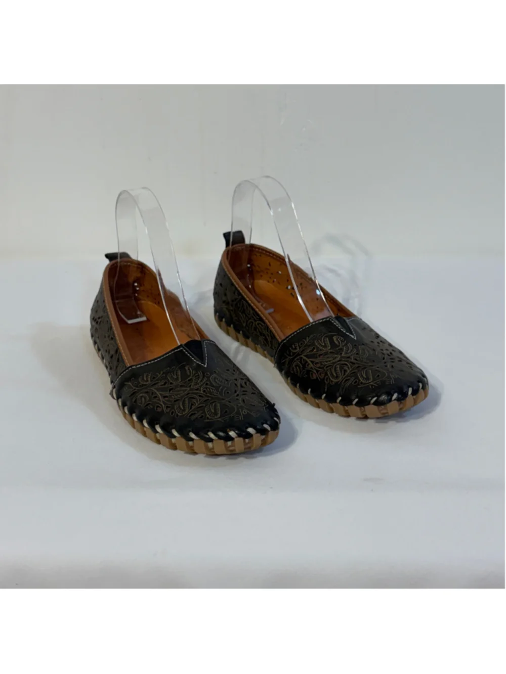 Everly Black Floral Laser Cutout Flats Women’s EU 38 Leather Removable Liner
